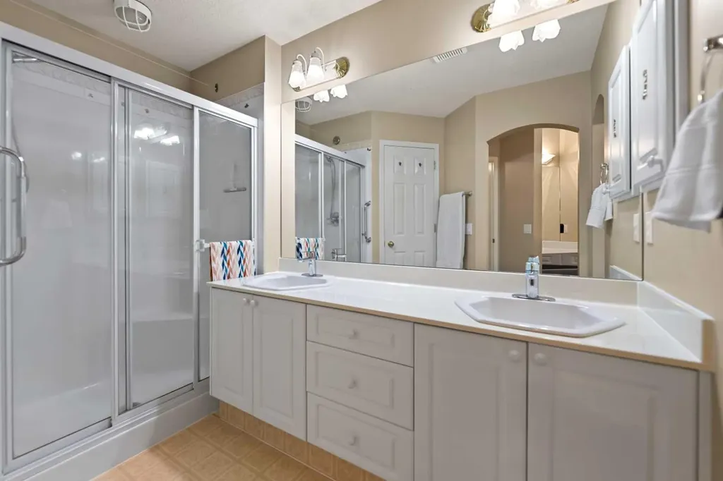 13 Somerset Gate SW Calgary AB T2Y3G9
