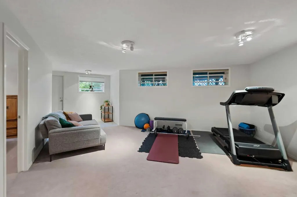 13 Somerset Gate SW Calgary AB T2Y3G9