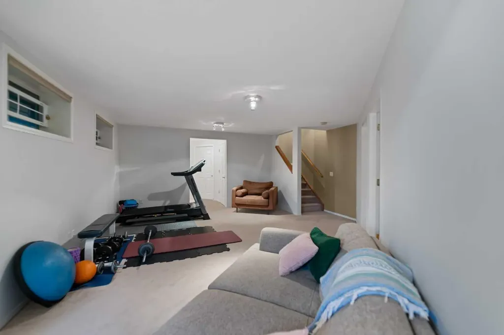 13 Somerset Gate SW Calgary AB T2Y3G9