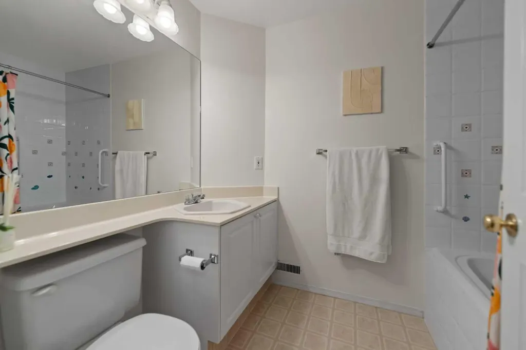 13 Somerset Gate SW Calgary AB T2Y3G9