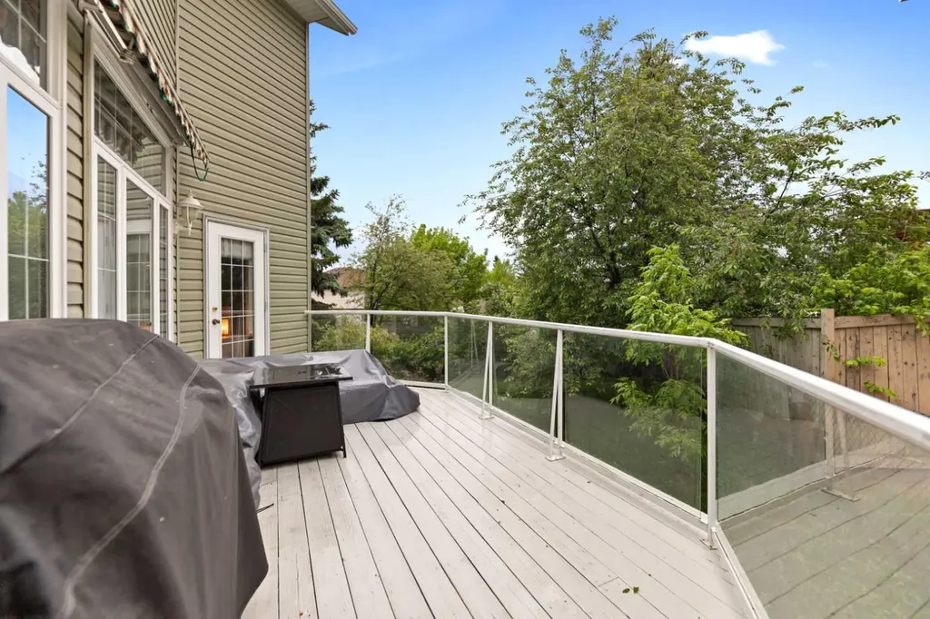 13 Somerset Gate SW Calgary AB T2Y3G9