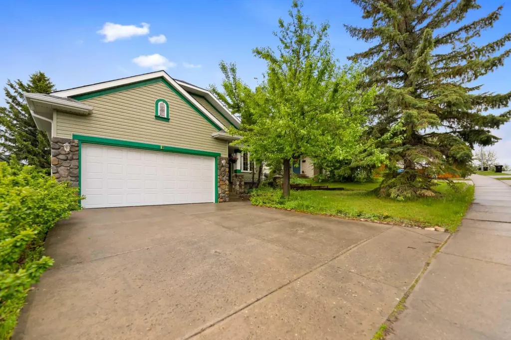 13 Somerset Gate SW Calgary AB T2Y3G9