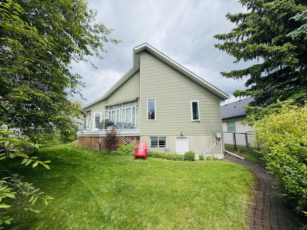 13 Somerset Gate SW Calgary AB T2Y3G9