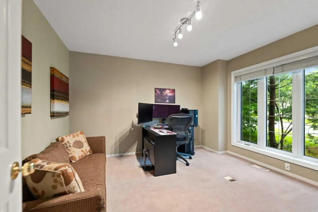 13 Somerset Gate SW Calgary AB T2Y3G9