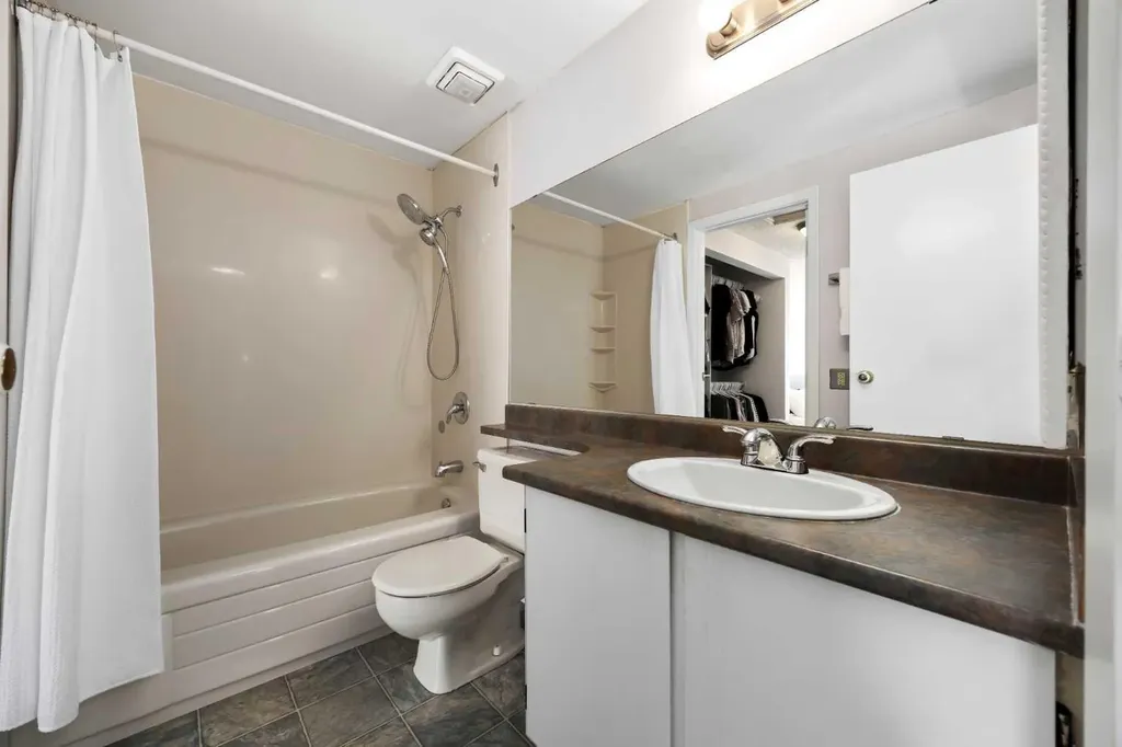 723 Queenston Terrace SE Calgary AB T2J 6H4