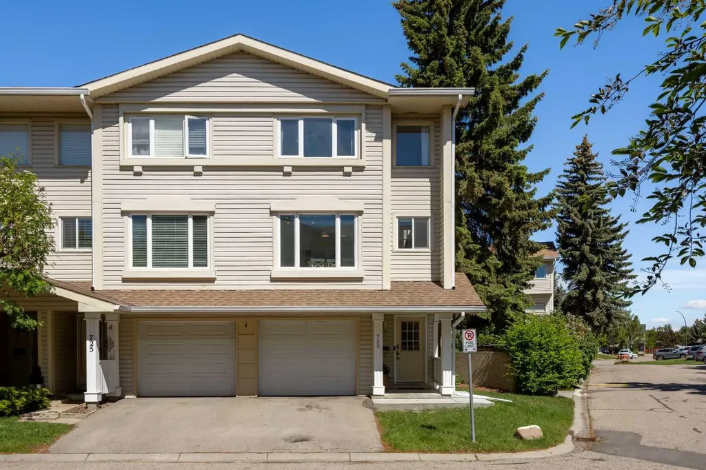 723 Queenston Terrace SE Calgary AB T2J 6H4