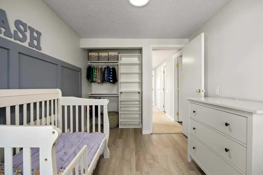 723 Queenston Terrace SE Calgary AB T2J 6H4