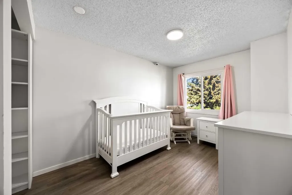 723 Queenston Terrace SE Calgary AB T2J 6H4