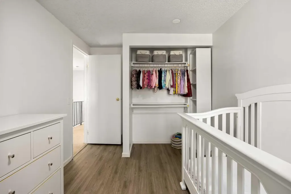 723 Queenston Terrace SE Calgary AB T2J 6H4