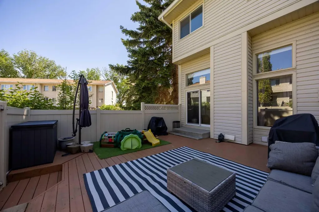 723 Queenston Terrace SE Calgary AB T2J 6H4