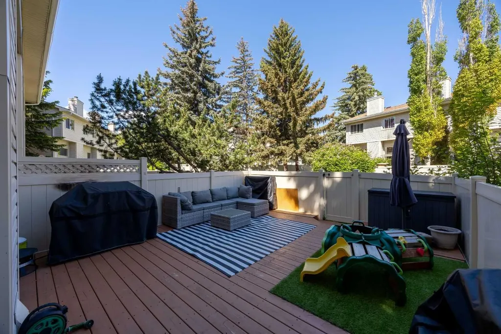 723 Queenston Terrace SE Calgary AB T2J 6H4
