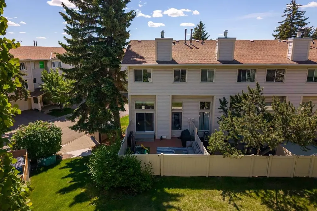 723 Queenston Terrace SE Calgary AB T2J 6H4