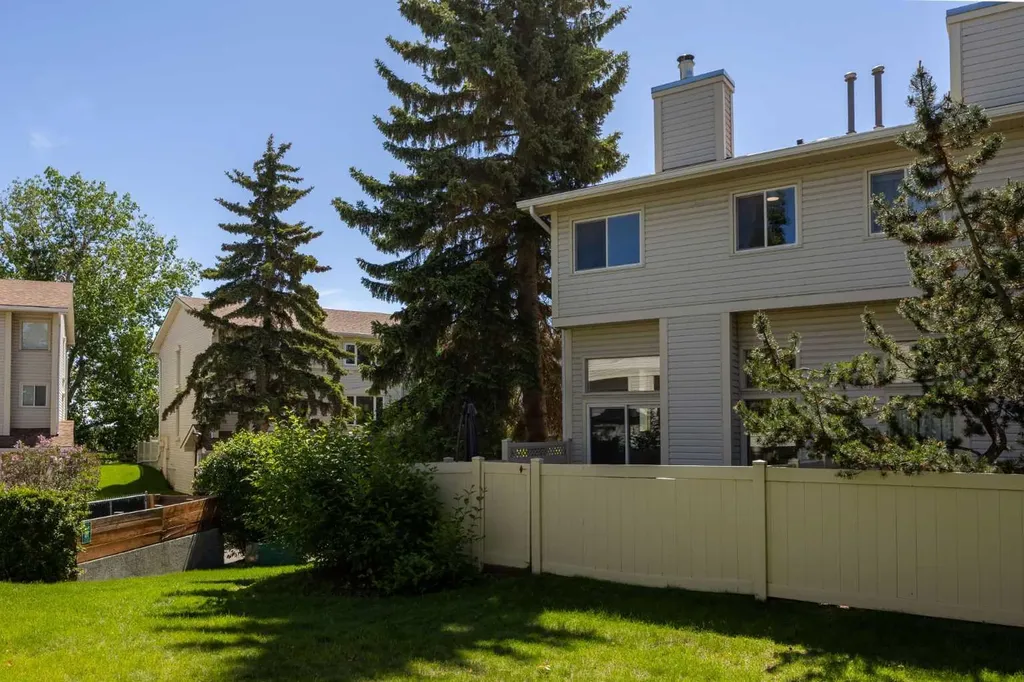 723 Queenston Terrace SE Calgary AB T2J 6H4