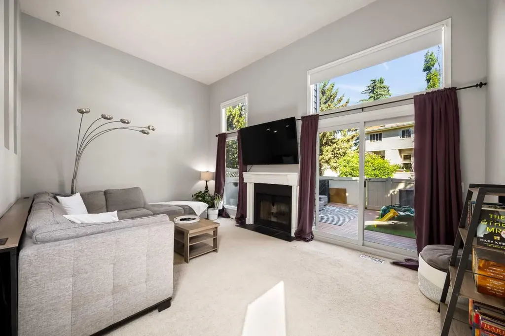 723 Queenston Terrace SE Calgary AB T2J 6H4