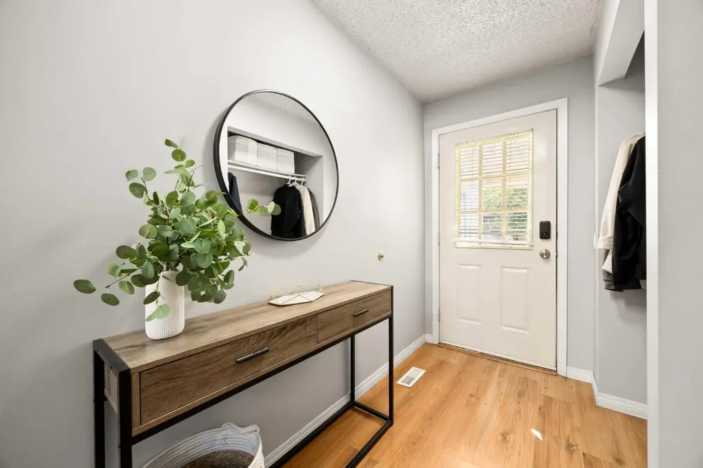 723 Queenston Terrace SE Calgary AB T2J 6H4