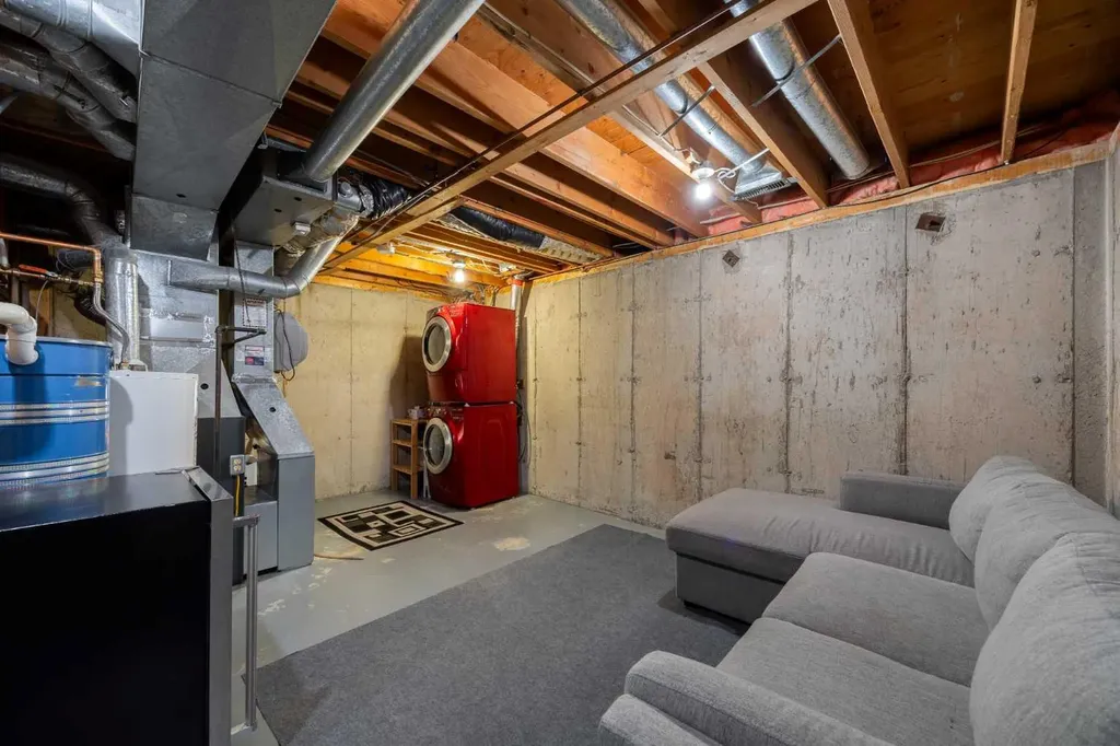 723 Queenston Terrace SE Calgary AB T2J 6H4