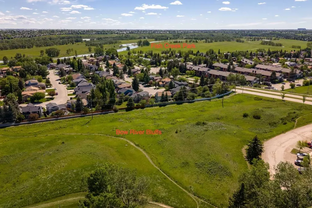 723 Queenston Terrace SE Calgary AB T2J 6H4