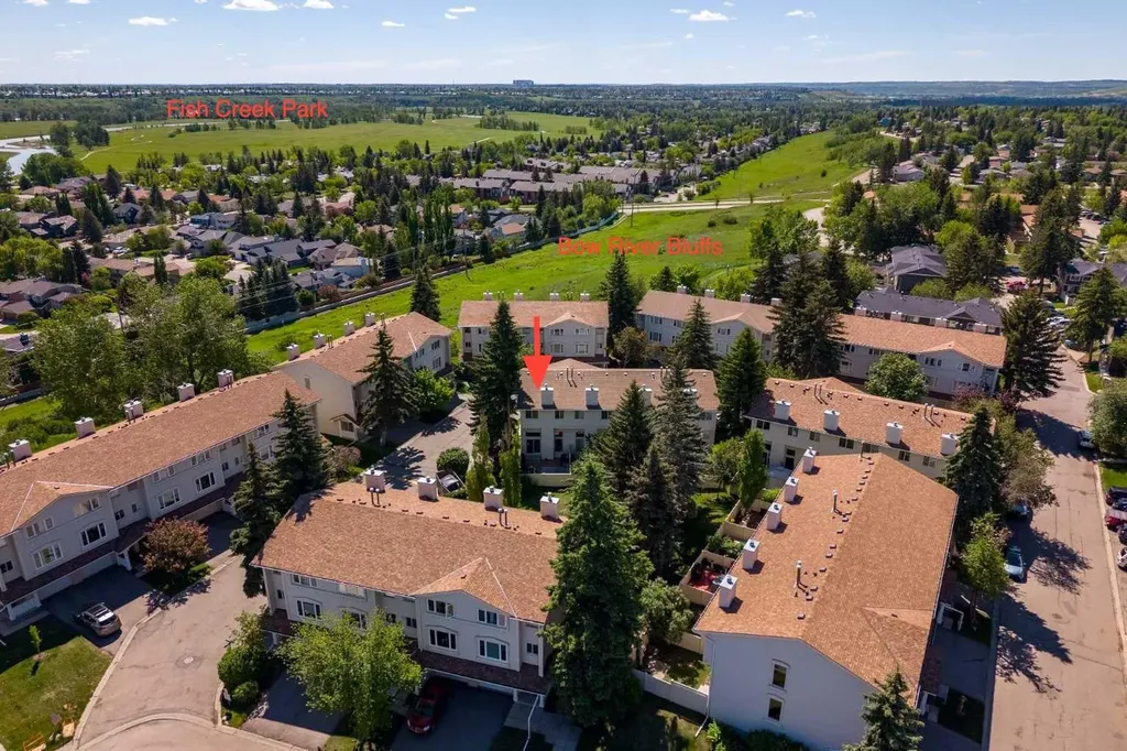 723 Queenston Terrace SE Calgary AB T2J 6H4