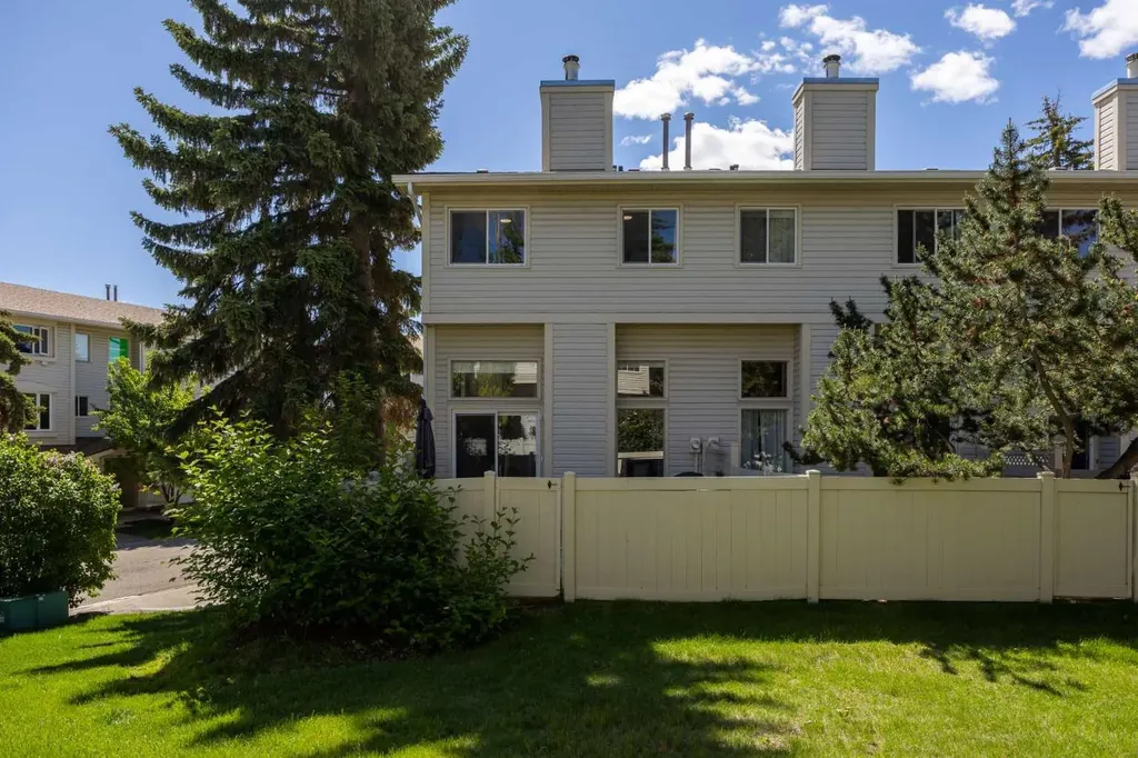 723 Queenston Terrace SE Calgary AB T2J 6H4