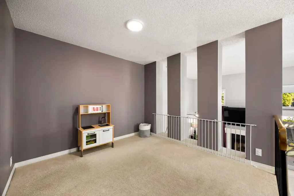 723 Queenston Terrace SE Calgary AB T2J 6H4