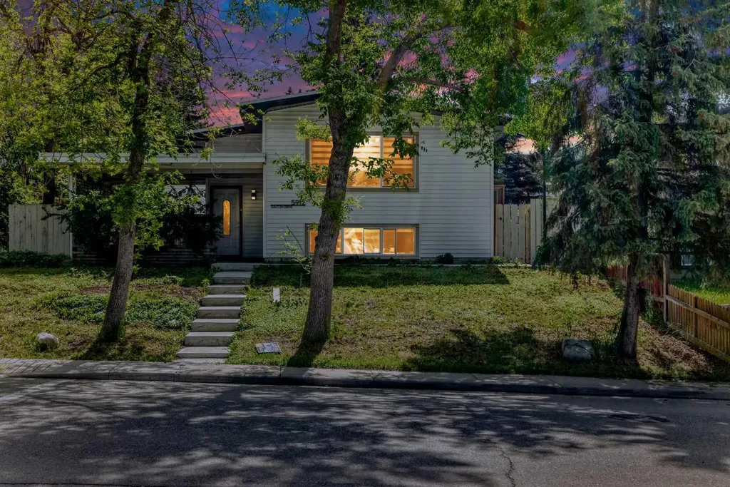 5912 Dalton Drive NW Calgary AB T3A 1C6