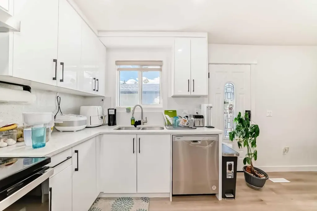 5912 Dalton Drive NW Calgary AB T3A 1C6