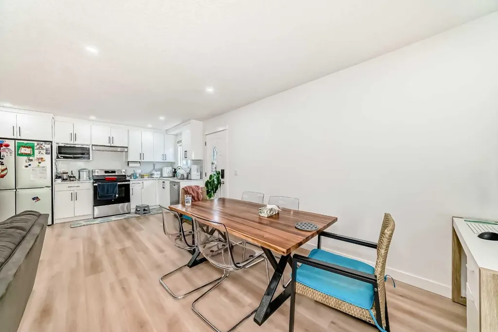 5912 Dalton Drive NW Calgary AB T3A 1C6
