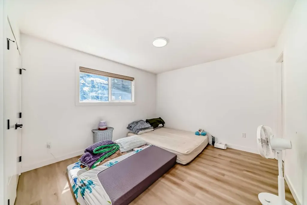 5912 Dalton Drive NW Calgary AB T3A 1C6