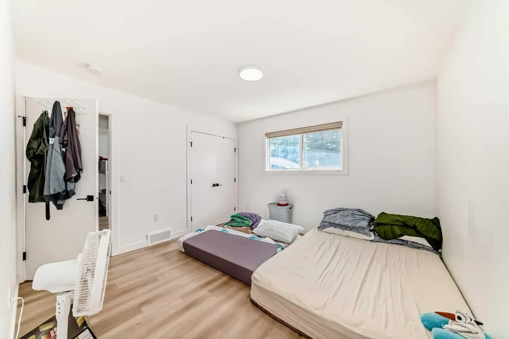 5912 Dalton Drive NW Calgary AB T3A 1C6