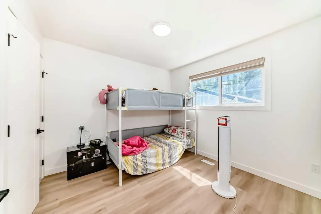 5912 Dalton Drive NW Calgary AB T3A 1C6