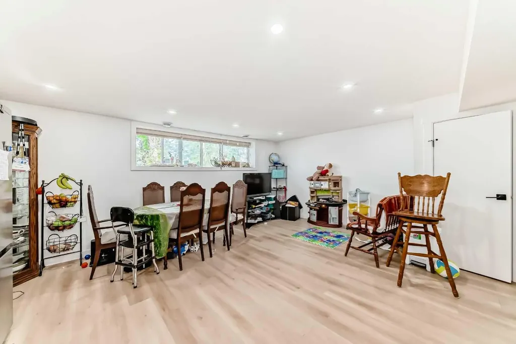 5912 Dalton Drive NW Calgary AB T3A 1C6