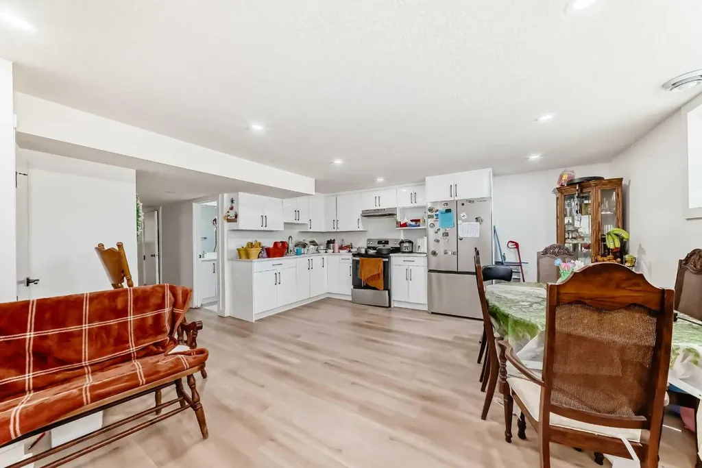 5912 Dalton Drive NW Calgary AB T3A 1C6