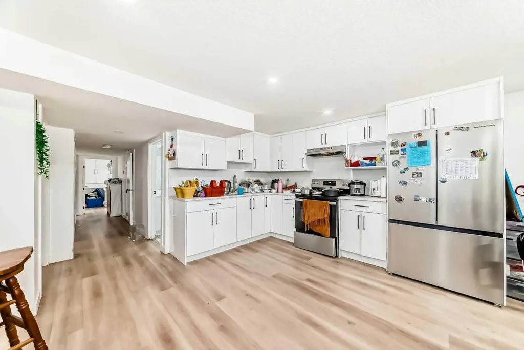 5912 Dalton Drive NW Calgary AB T3A 1C6