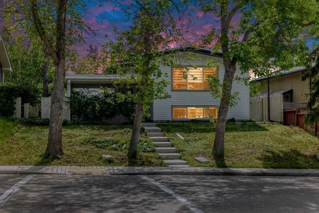 5912 Dalton Drive NW Calgary AB T3A 1C6
