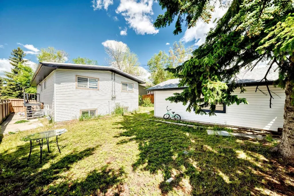 5912 Dalton Drive NW Calgary AB T3A 1C6