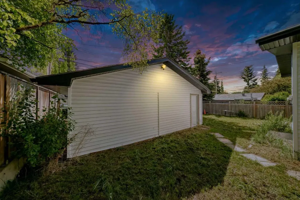 5912 Dalton Drive NW Calgary AB T3A 1C6