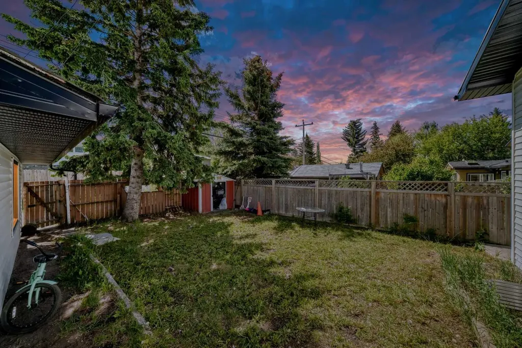 5912 Dalton Drive NW Calgary AB T3A 1C6