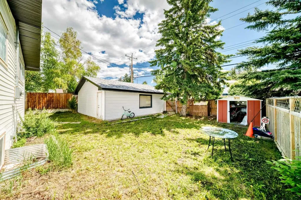 5912 Dalton Drive NW Calgary AB T3A 1C6
