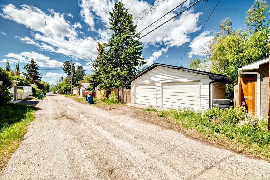 5912 Dalton Drive NW Calgary AB T3A 1C6