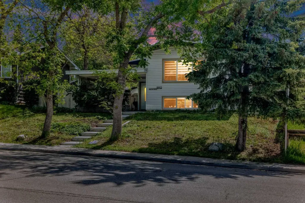 5912 Dalton Drive NW Calgary AB T3A 1C6