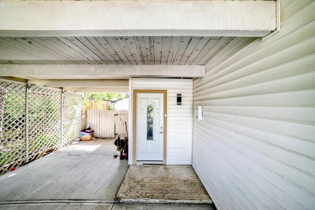 5912 Dalton Drive NW Calgary AB T3A 1C6