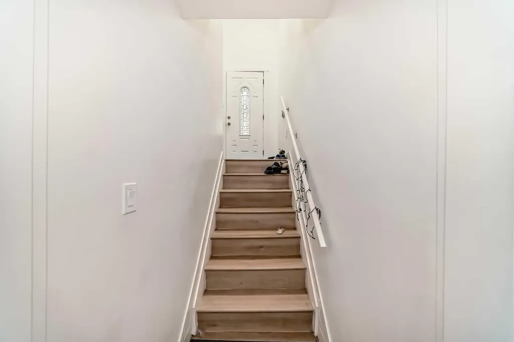 5912 Dalton Drive NW Calgary AB T3A 1C6