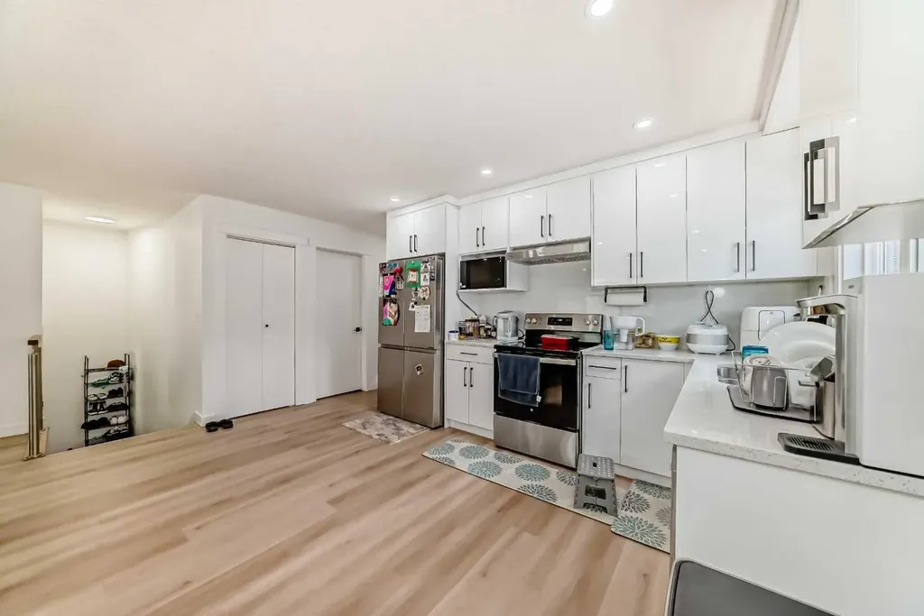 5912 Dalton Drive NW Calgary AB T3A 1C6