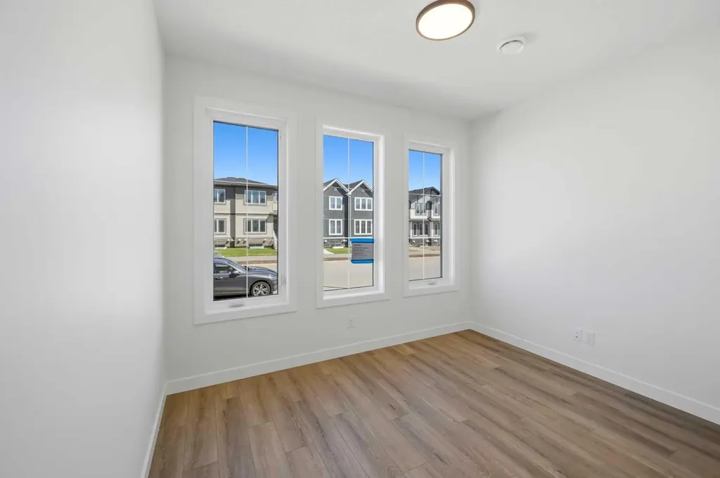 8557 Huxbury Drive Calgary AB T2A 4Y1