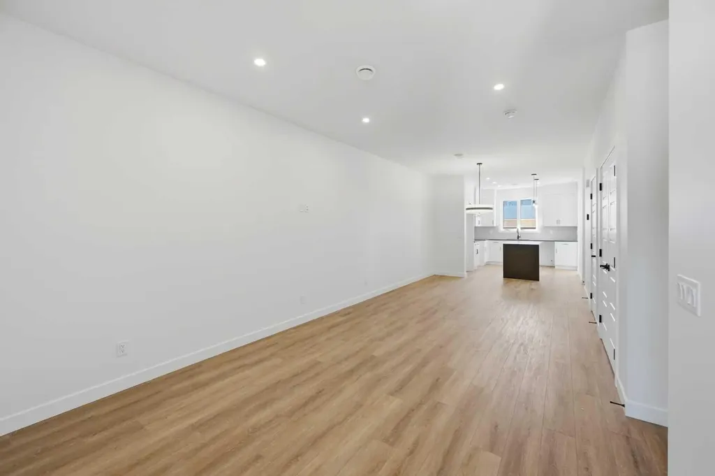 8557 Huxbury Drive Calgary AB T2A 4Y1