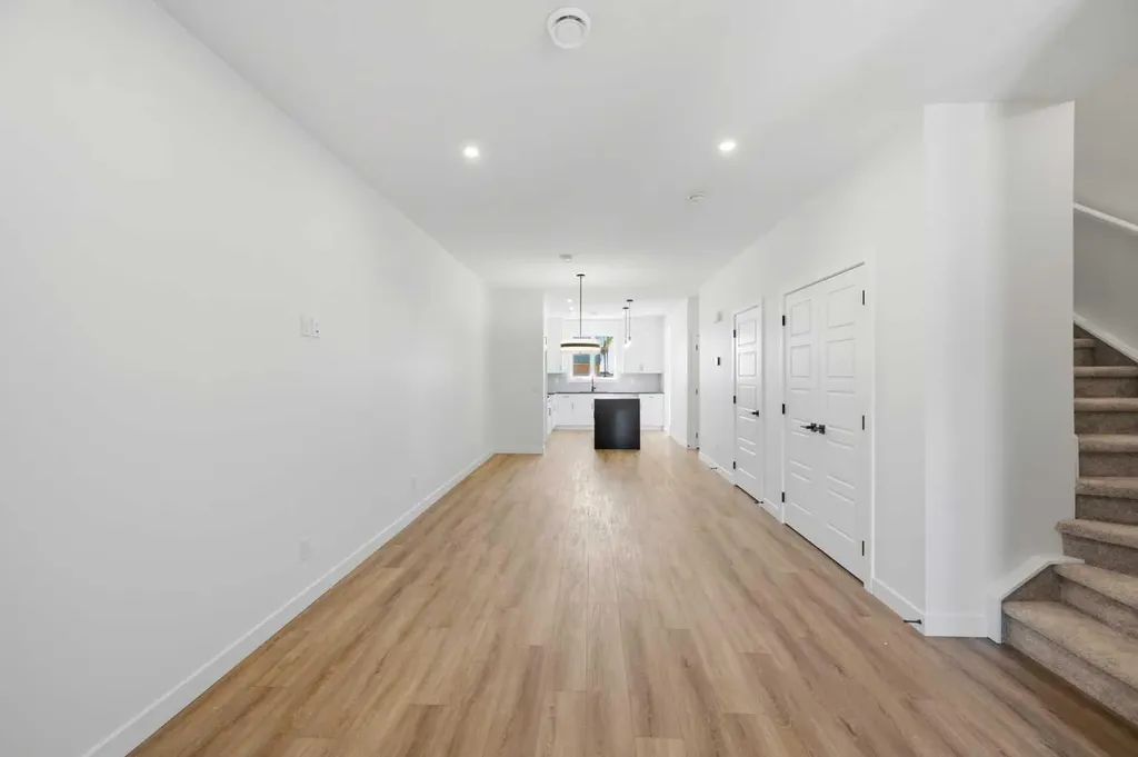8557 Huxbury Drive Calgary AB T2A 4Y1