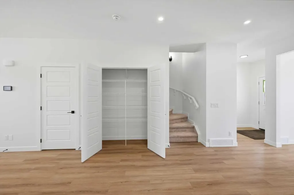 8557 Huxbury Drive Calgary AB T2A 4Y1