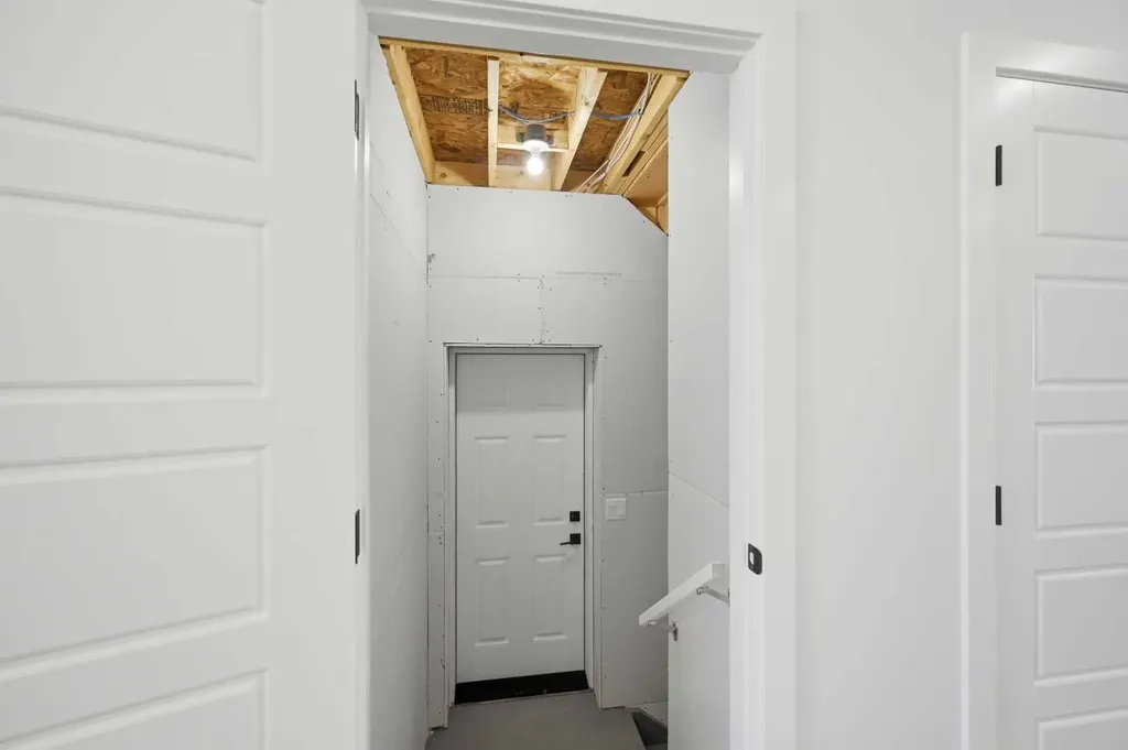 8557 Huxbury Drive Calgary AB T2A 4Y1