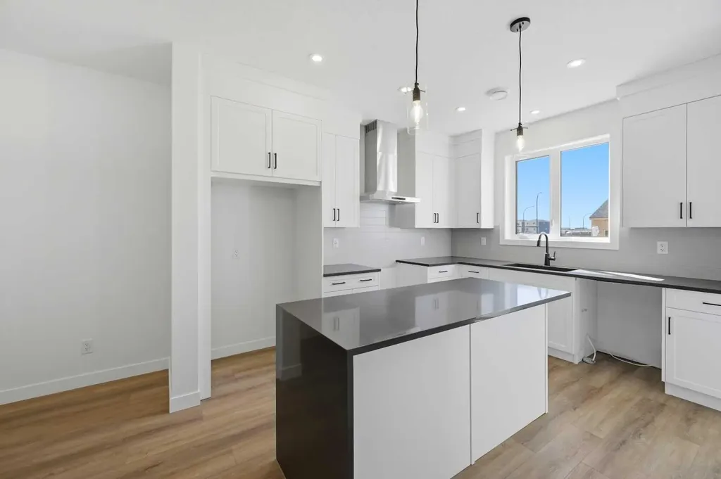 8557 Huxbury Drive Calgary AB T2A 4Y1