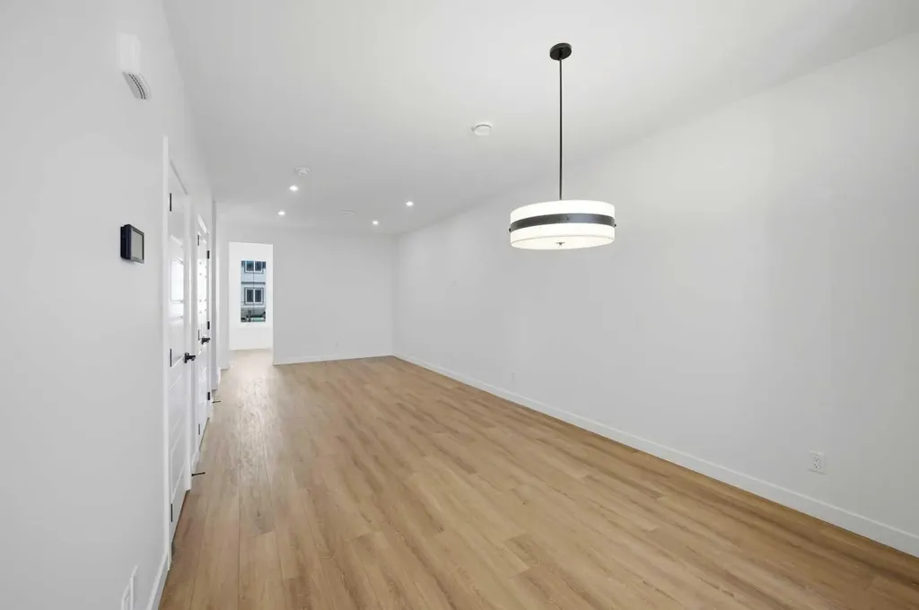 8557 Huxbury Drive Calgary AB T2A 4Y1
